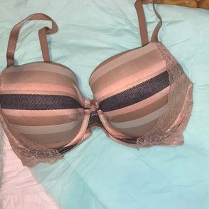 Great colors!!!  Victoria’s Secret;Combo of blush/ tans/grayish.  32DD